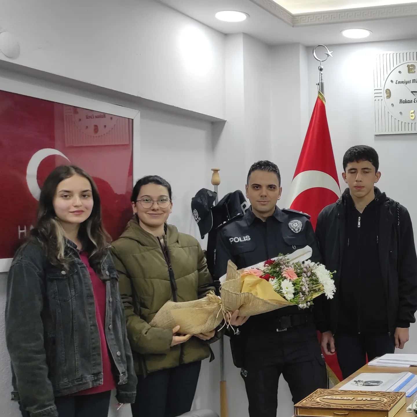 Lise Öğrencilerinden Polis Haftası Ziyareti