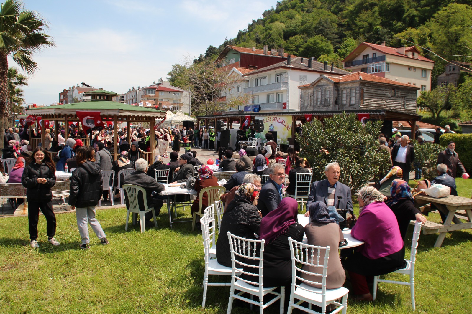 Ayancık'ta Hıdırellez ve Anneler Günü Etkinliği Düzenlendi