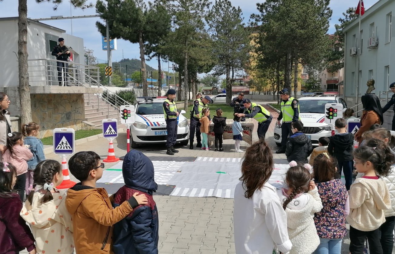 Trafik Haftasında Öğrencilere Uygulamalı Eğitim