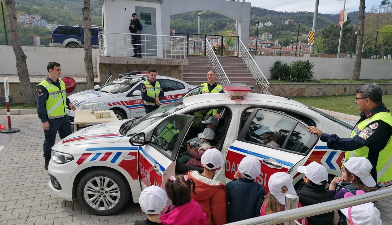 Trafik Haftasında Öğrencilere Uygulamalı Eğitim