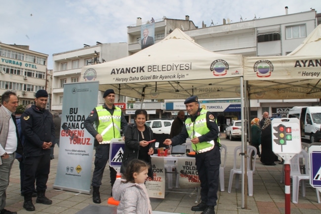 Ayancık'ta Trafik Haftası Stantı Açıldı