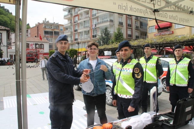 Ayancık'ta Trafik Haftası Stantı Açıldı