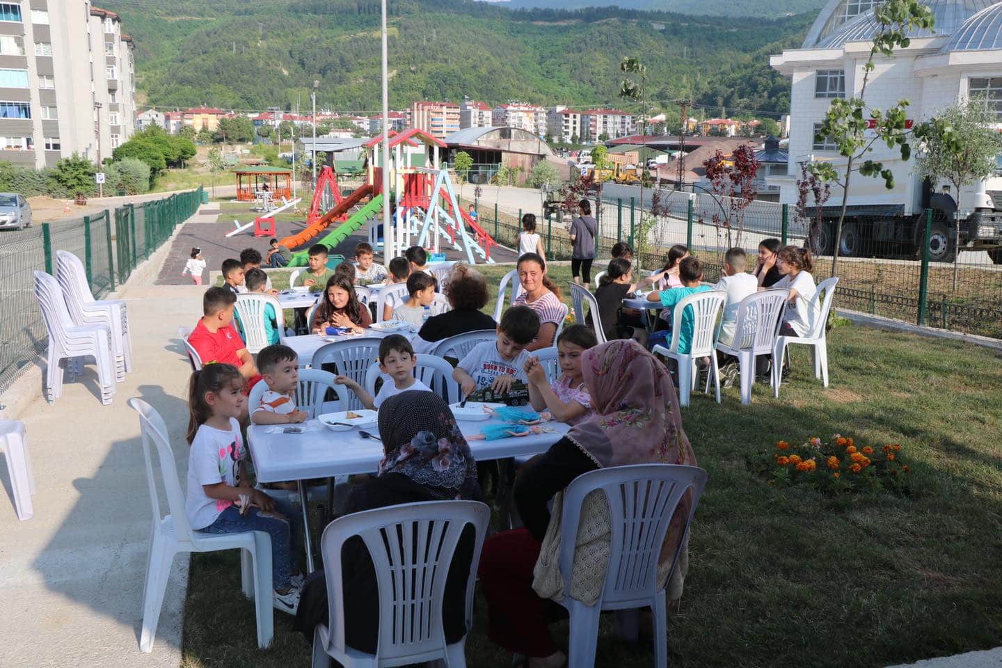 Ayancık'ta iki mahalleye çocuk parkı yapıldı