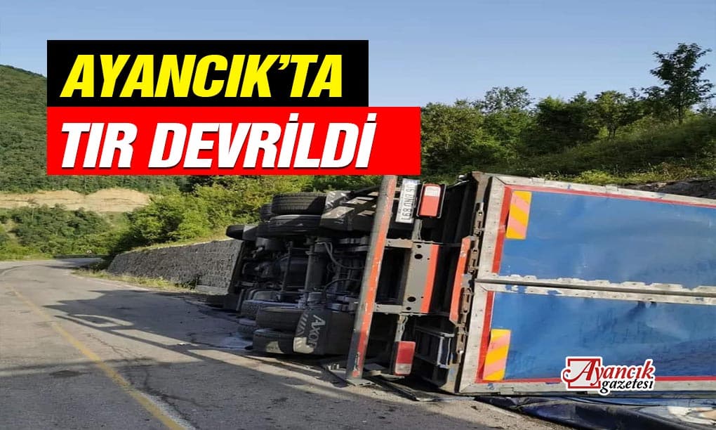 Ayancık’ta Tır Devrildi!