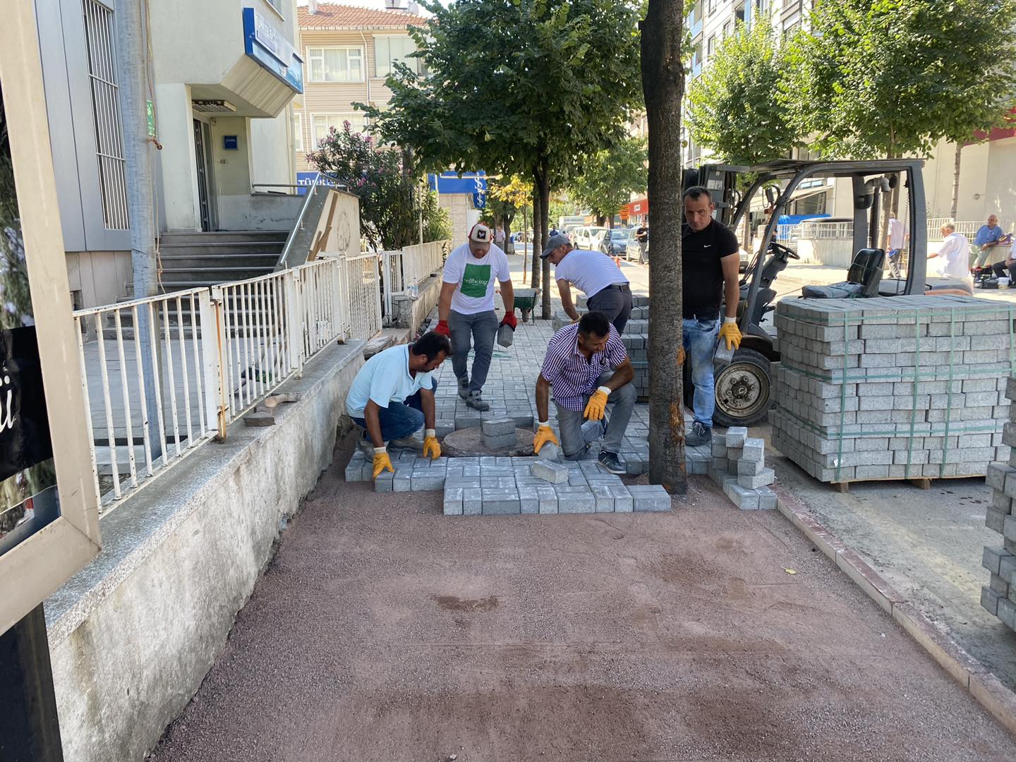 Ayancık'ta Kaldırımlar Yenileniyor