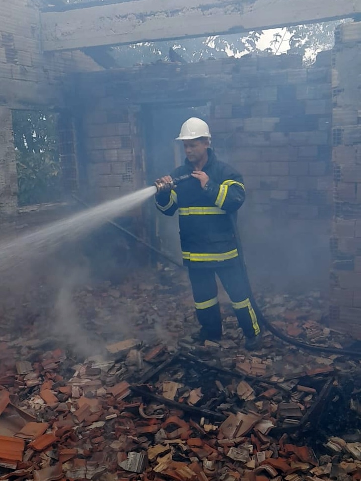 Abdulkadir Köyünde İki Katlı Ev Yandı