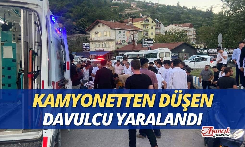 Ayancık’ta kamyonetten düşen davulcu yaralandı