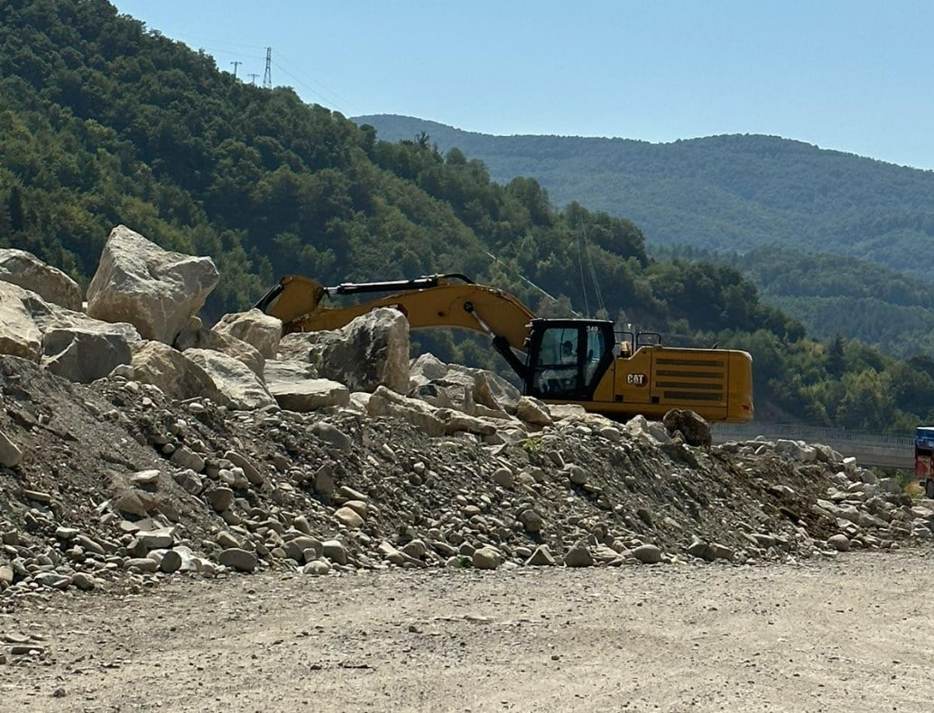 Ayancık Çayında Islah Çalışmaları Devam Ediyor