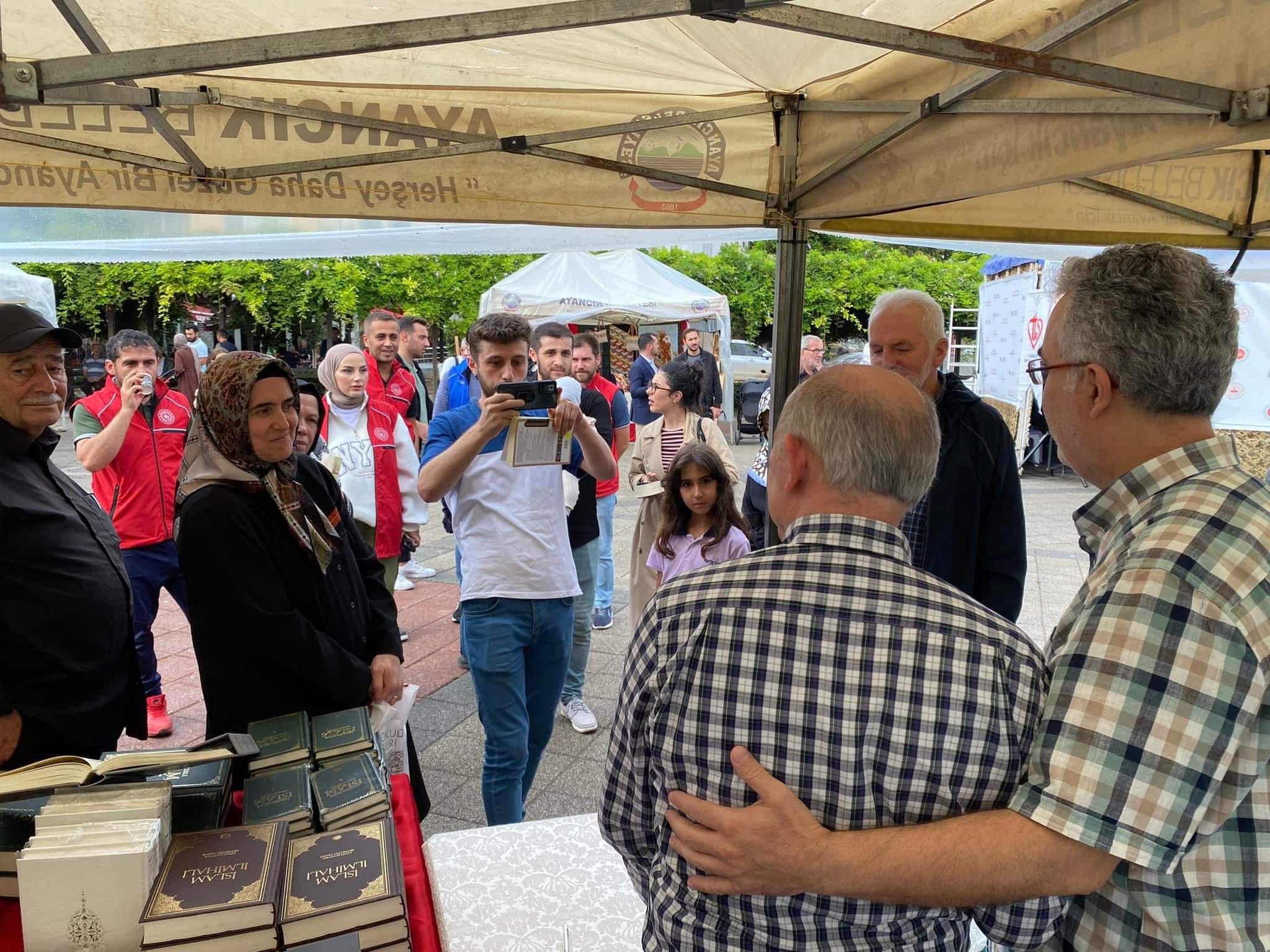 Tarihçi Ahmet Şimşirgil, Ayancık'ta Kitaplarını İmzaladı