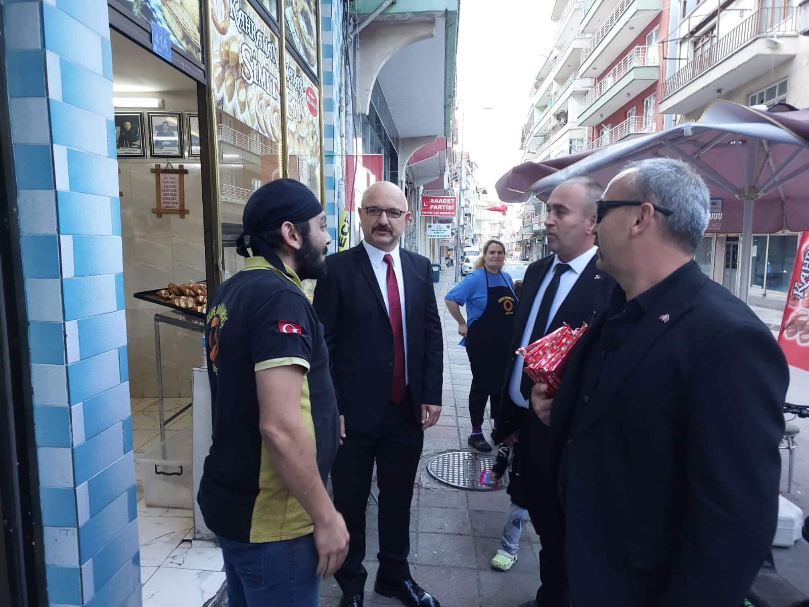 MHP Cumhuriyetin 100. Yılına Özel Bayrak Dağıttı