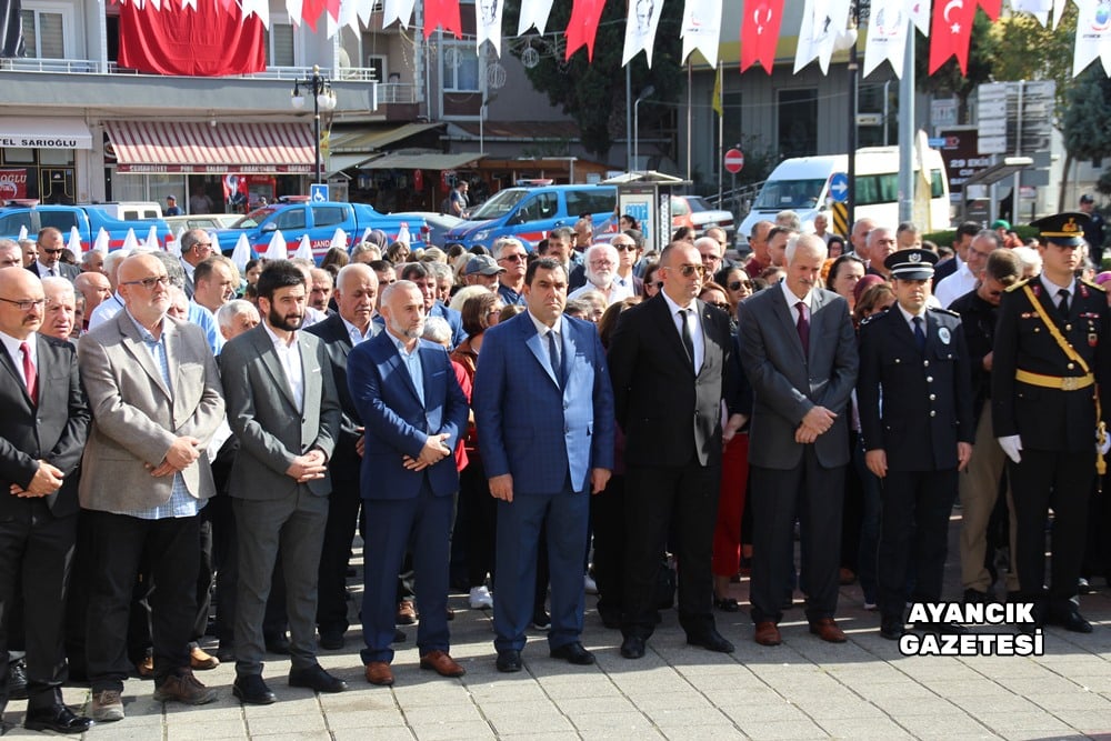 Çelenk Sunma Töreni Gerçekleştirildi