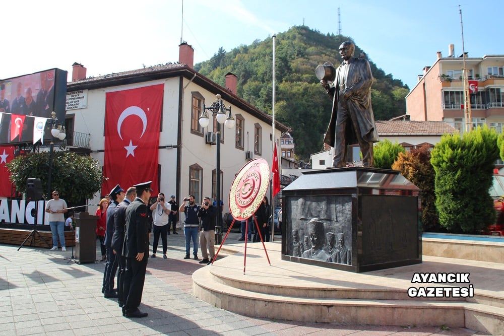 Çelenk Sunma Töreni Gerçekleştirildi