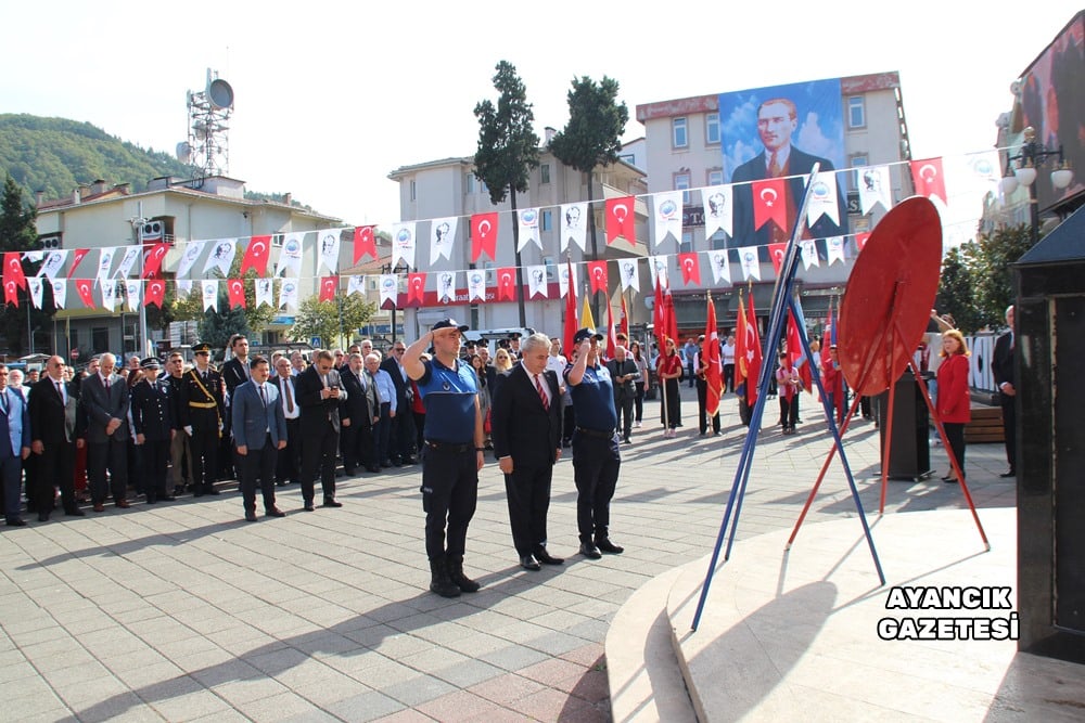 Çelenk Sunma Töreni Gerçekleştirildi