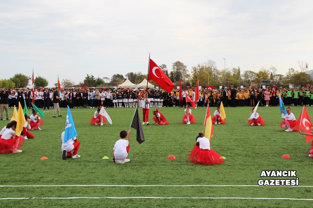 Ayancık'ta Cumhuriyet'in 100. Yılı Kutlandı