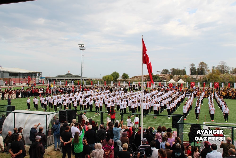 Ayancık'ta Cumhuriyet'in 100. Yılı Kutlandı