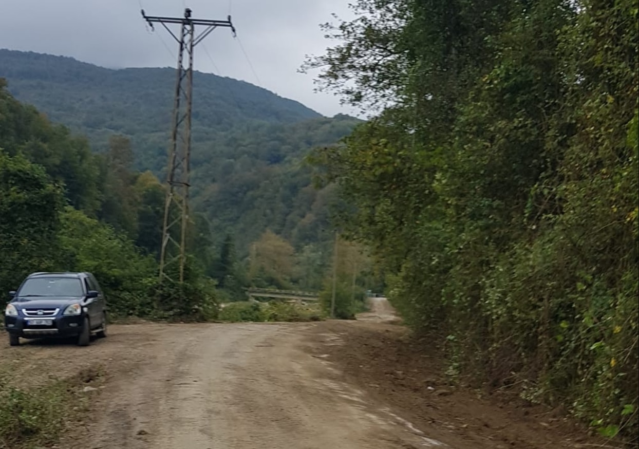 Dedeağaç Köyünde Yol Genişletme Çalışmaları Devam Ediyor