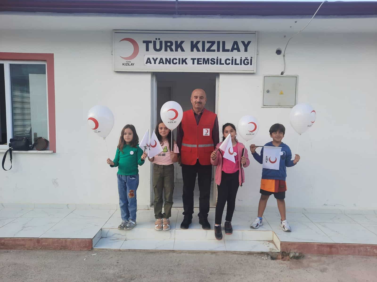 Öğrencilerden Türk Kızılay Ziyareti