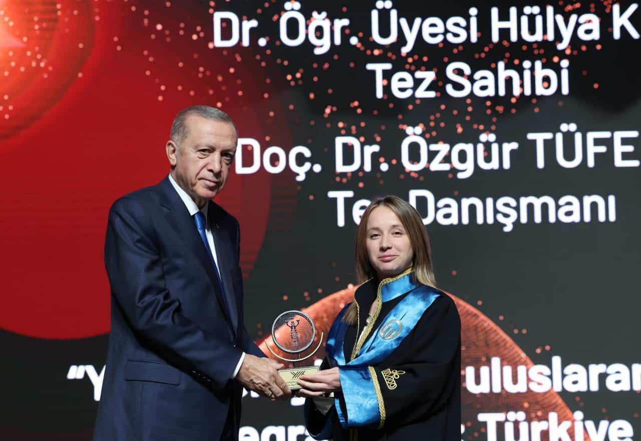 Ayancıklı Hülya Kınık Yılın Doktora Tezi Ödülünü Aldı