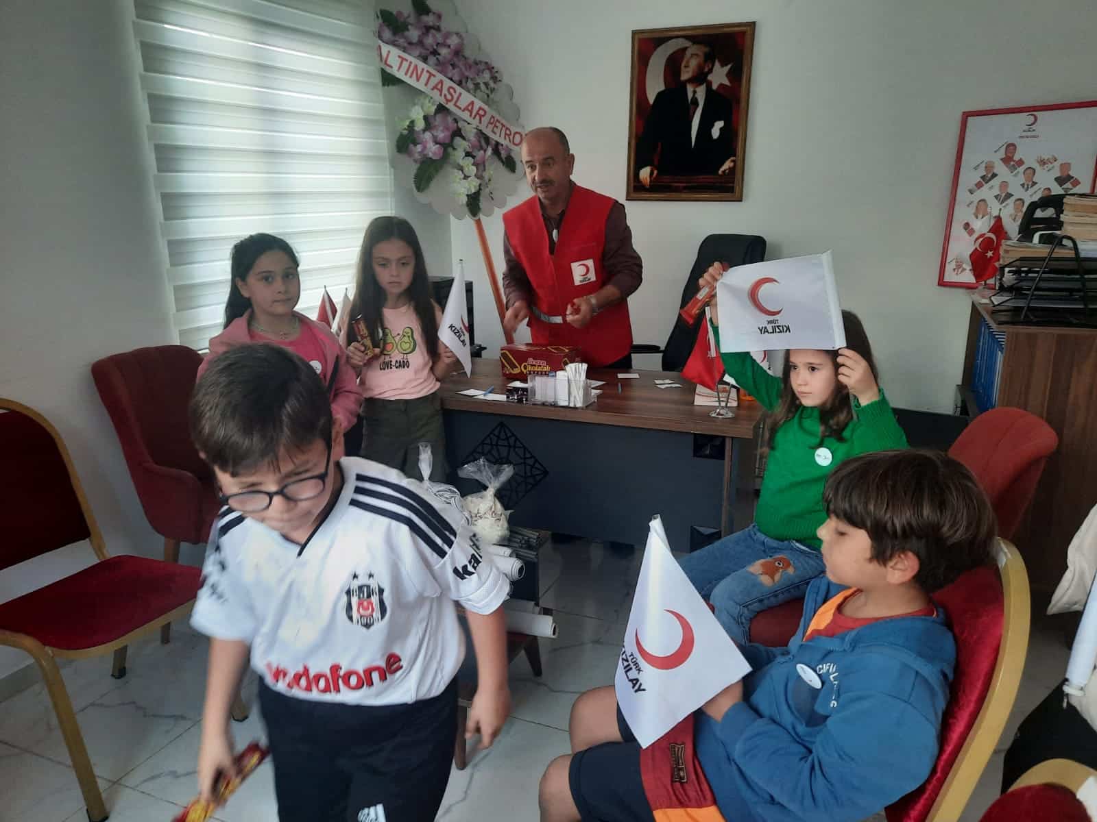 Öğrencilerden Türk Kızılay Ziyareti