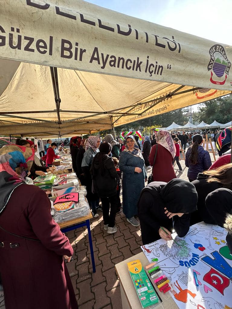 Filistin İçin Bağış Kermesi Düzenlendi