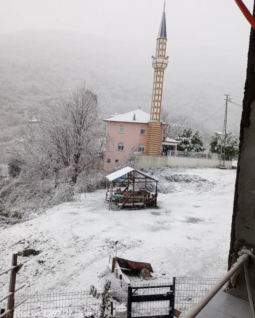 Kar Yağışı Ayancık'ı Beyaza Bürüdü