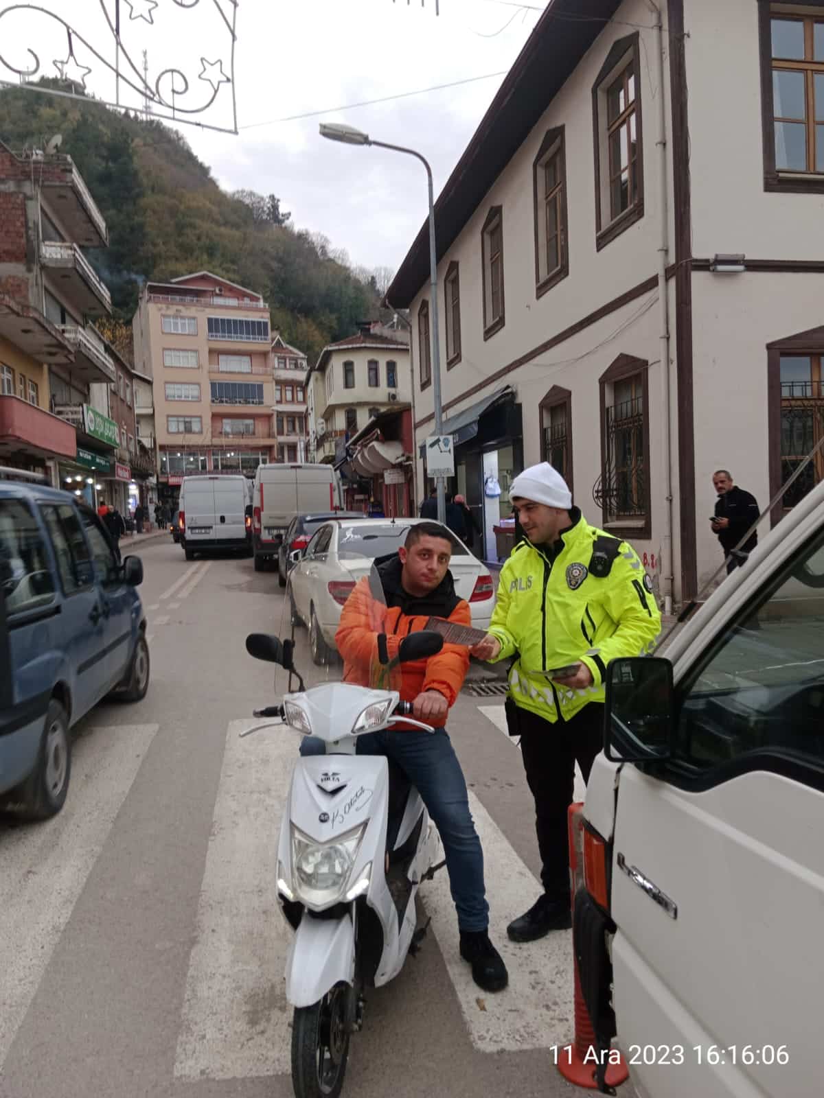 Temel Trafik Kuralları Hakkında Broşür Dağıtıldı