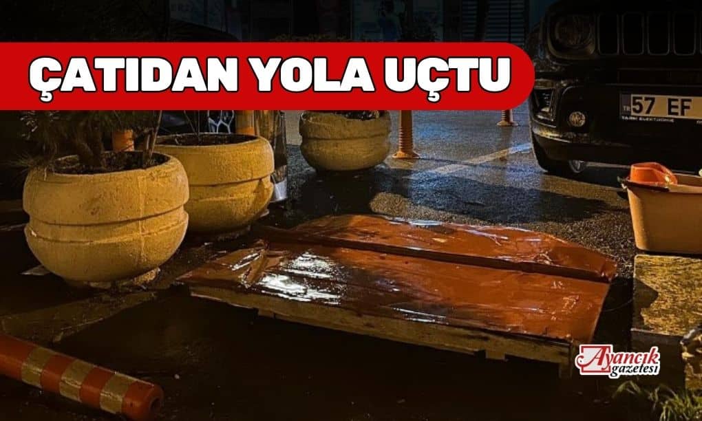 Kuvvetli Rüzgar Nedeniyle Çatıdan Parça Düştü