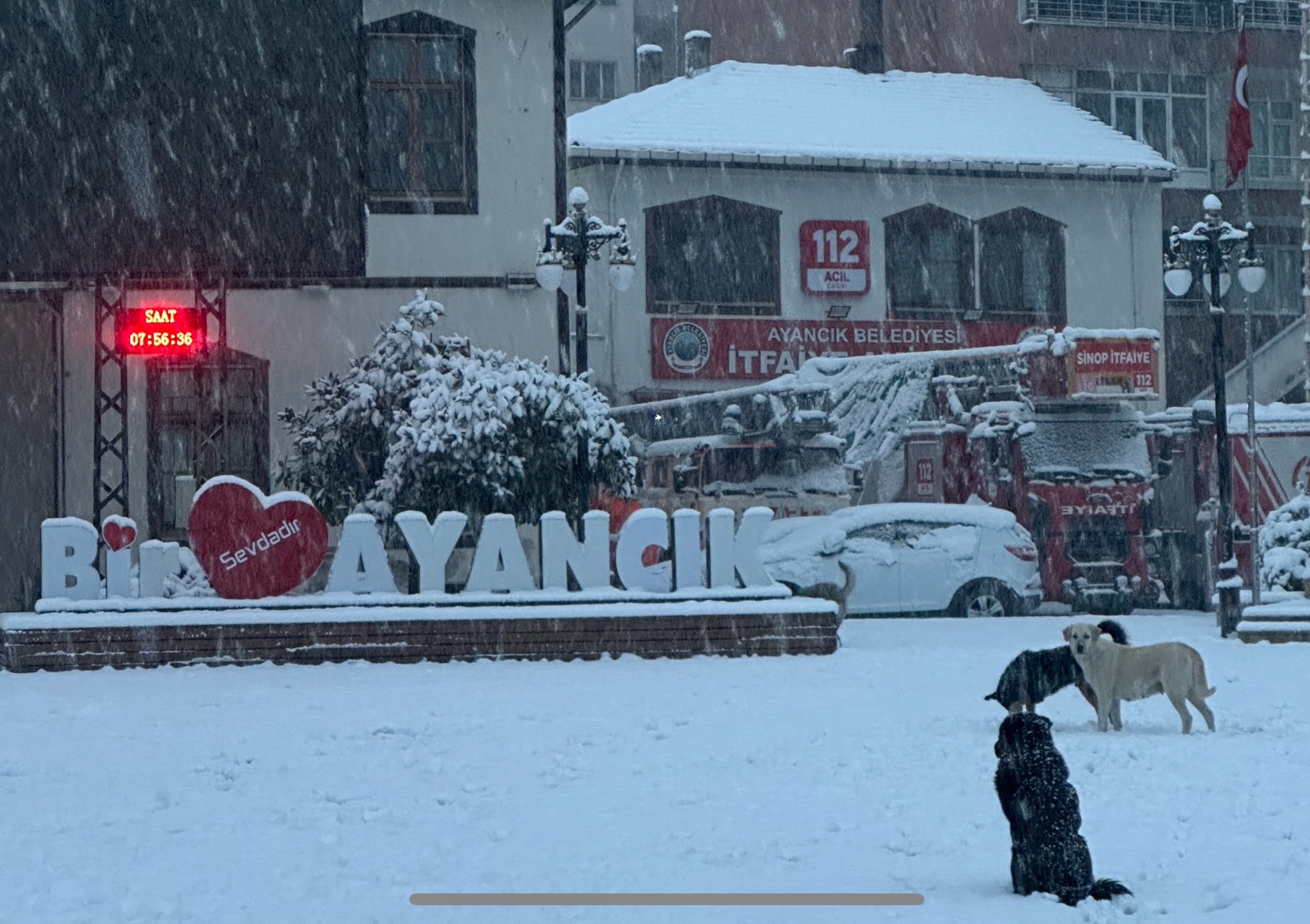 Ayancık’ta Kar Yağışı Etkili Oldu