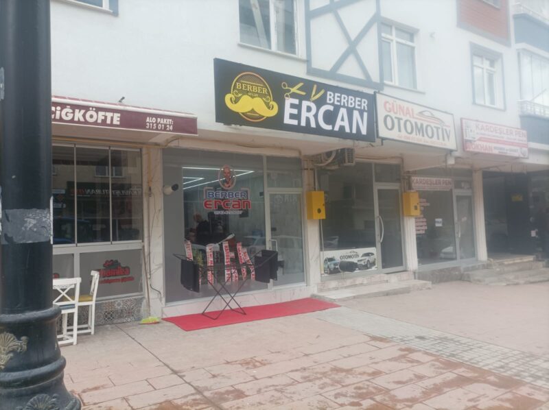Boyabat’ta Erkek Kuaförü(Berber) Salonu Ercan Hizmete Açıkladı…