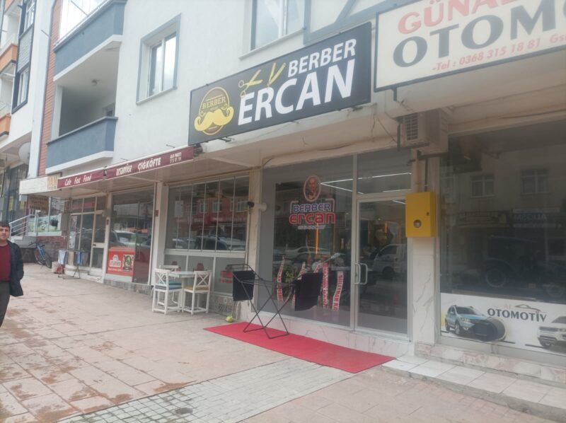 Boyabat’ta Erkek Kuaförü(Berber) Salonu Ercan Hizmete Açıldı…