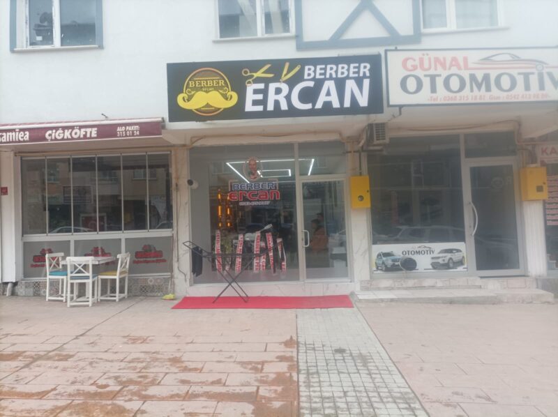 Boyabat’ta Erkek Kuaförü(Berber) Salonu Ercan Hizmete Açıldı…