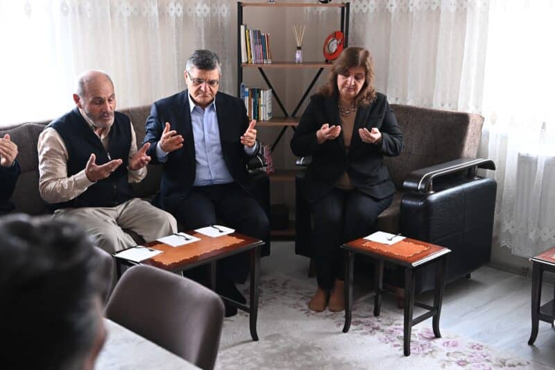 Sinop Valisi Özarslan ve Eşi Hanımefendiden Şehit Ailesine Ziyaret…