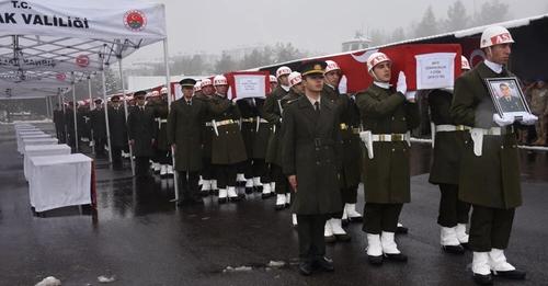 Türkiye şehitlerine ağlıyor: Şehitlerimizi vatan toprağına emanet ediyoruz…