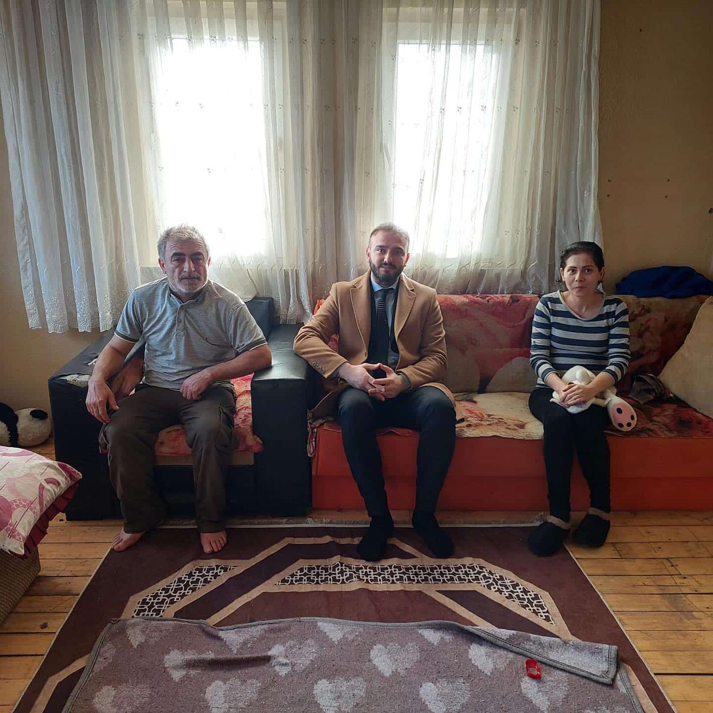 Ayancık'ta Depremzede Aileler Ziyaret Edildi