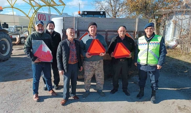 Sinop’ta traktör sürücülerine reflektör