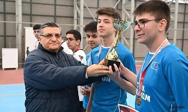 TÜM KUPALARI TOPLADILAR!