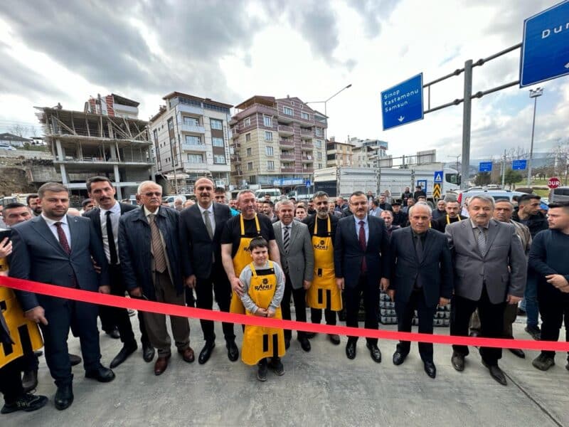 Boyabat’ta Şanlı Baklava Dualarla Hizmete Açıldı…