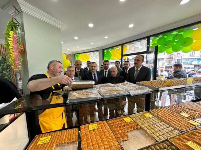 Boyabat’ta Şanlı Baklava Dualarla Hizmete Açıldı…