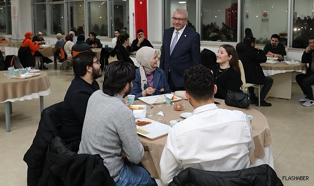 REKTÖR TAŞDEMİR, ORUCUNU ÖĞRENCİLERLE AÇTI!