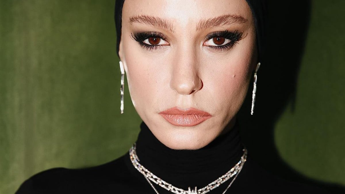 Serenay Sarıkaya’nın Seul’de Yarattığı Tarz Fenomen Oldu