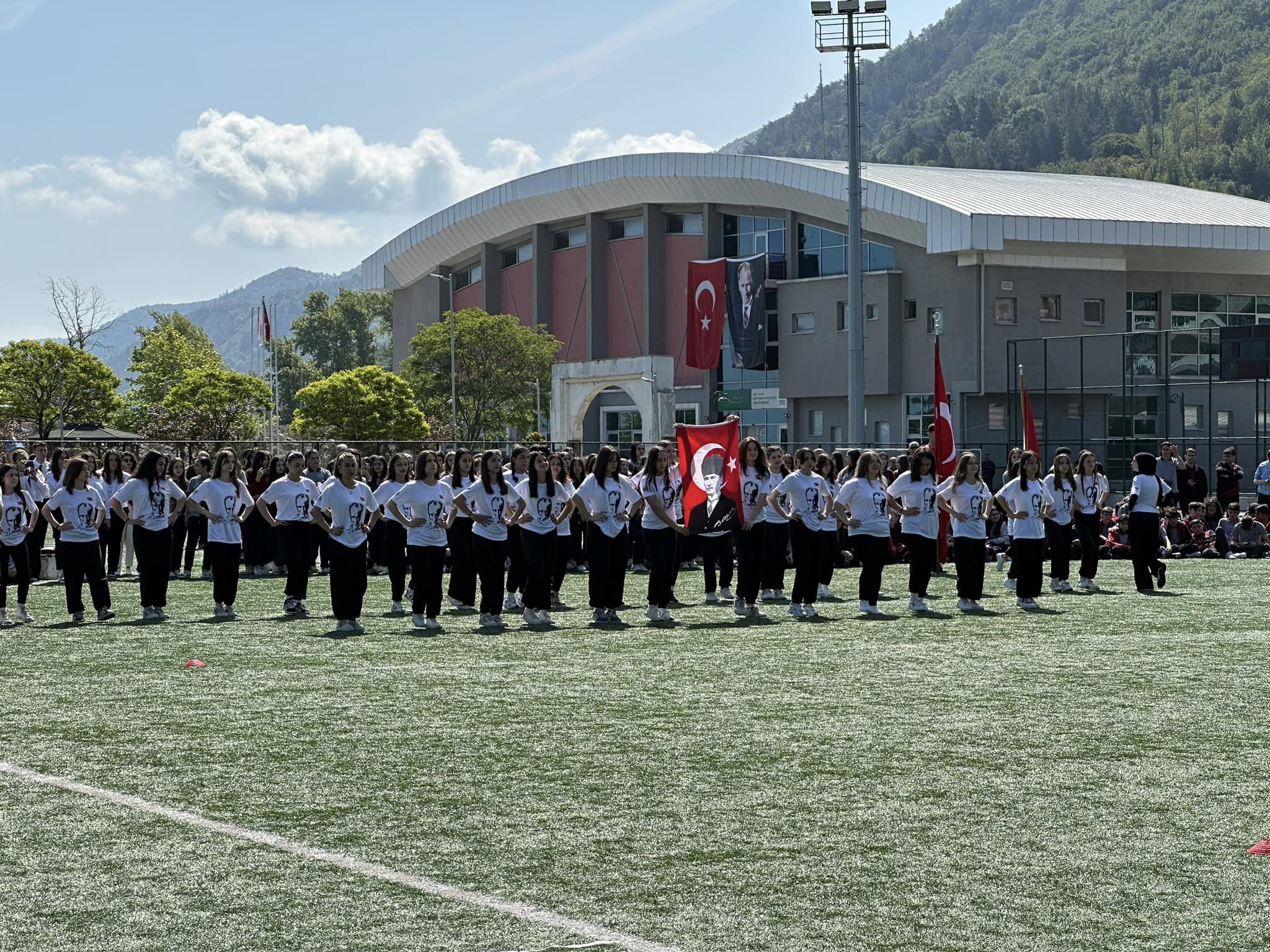 Ayancık’ta 19 Mayıs Atatürk’ü Anma, Gençlik ve Spor Bayramı Kutlandı