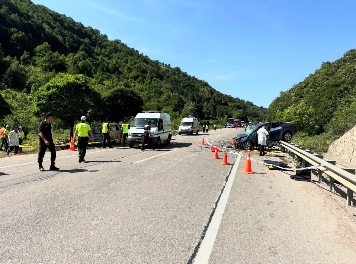 Sinop-Boyabat Yolunda Feci Kaza; 4 Ölü