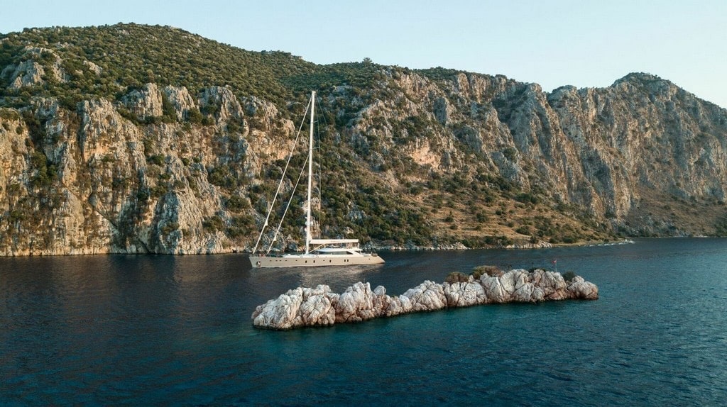 Marmaris'te Haftalık Tekne Kiralama: Ege'nin Mavi Sularında Unutulmaz Bir Tatil