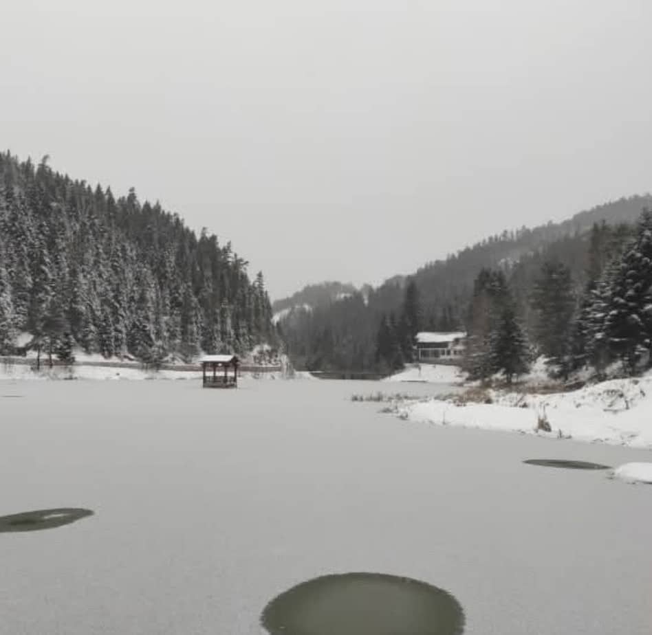 Kışın Büyüleyici Güzelliği Akgöl Buz Tuttu