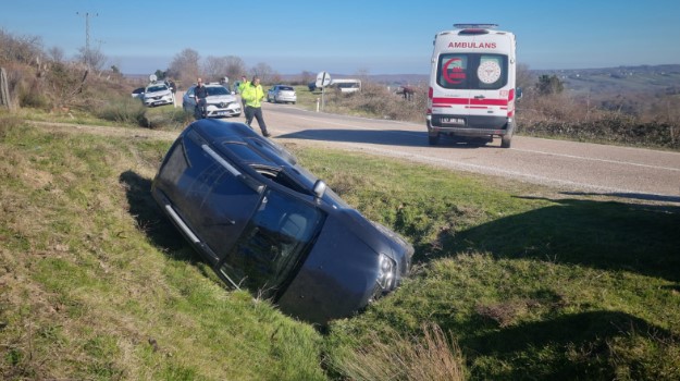 Otomobile çarpmak istemedi, kaza yaptı!
