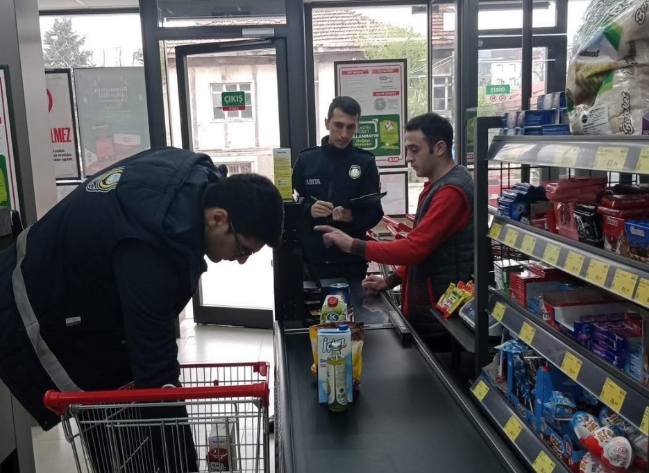Ayancık’ta Marketler Denetleniyor