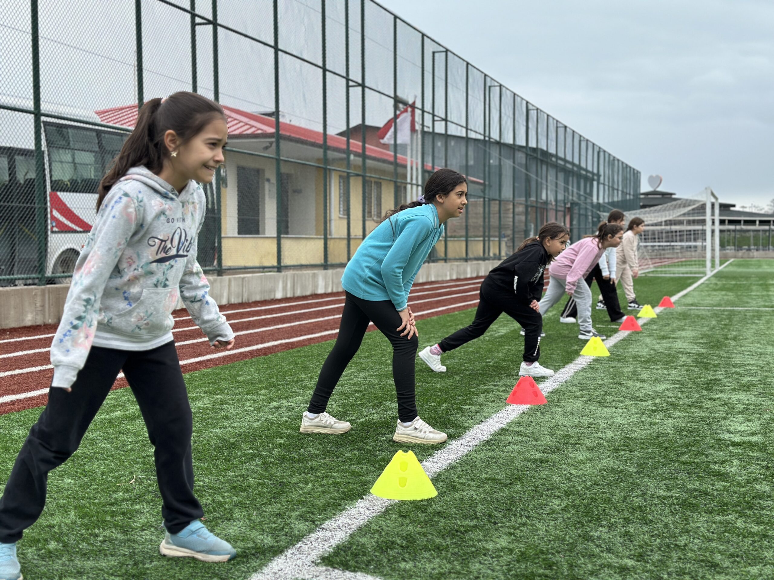 Ayancık’ta Okullar Arası Atletizm Turnuvası Gerçekleştirildi