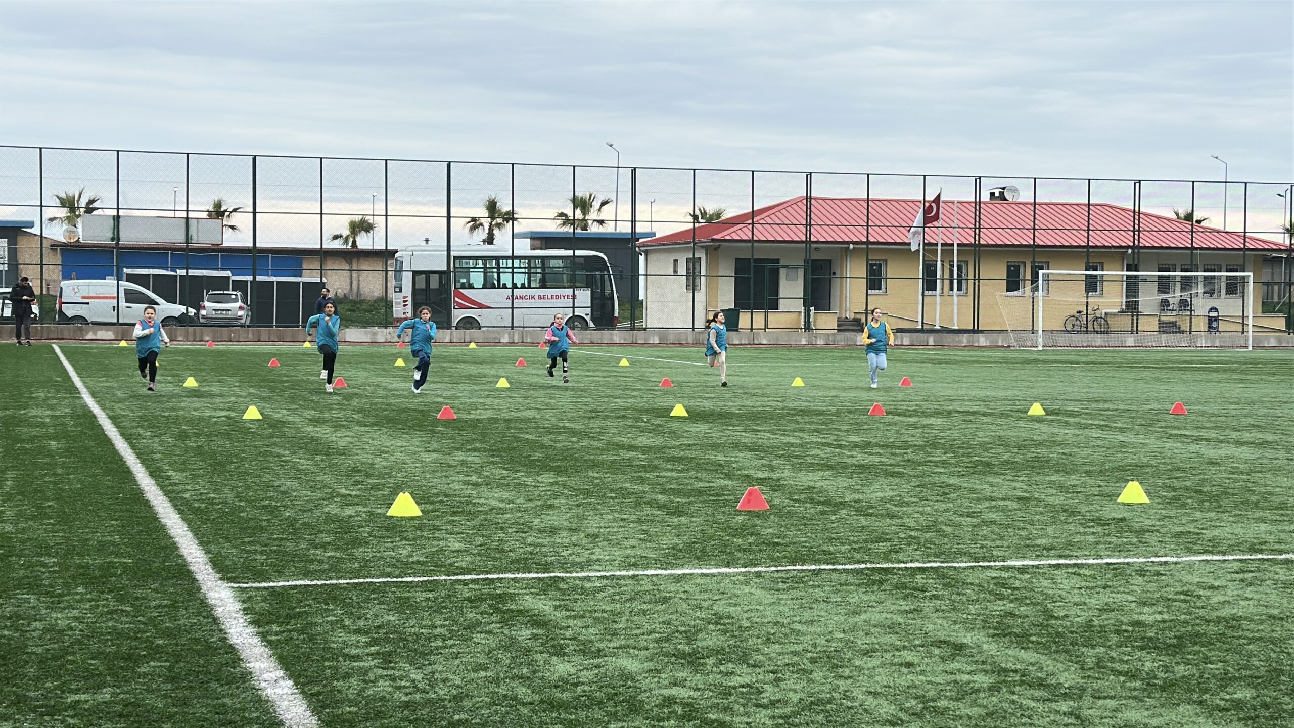 Ayancık’ta Okullar Arası Atletizm Turnuvası Gerçekleştirildi