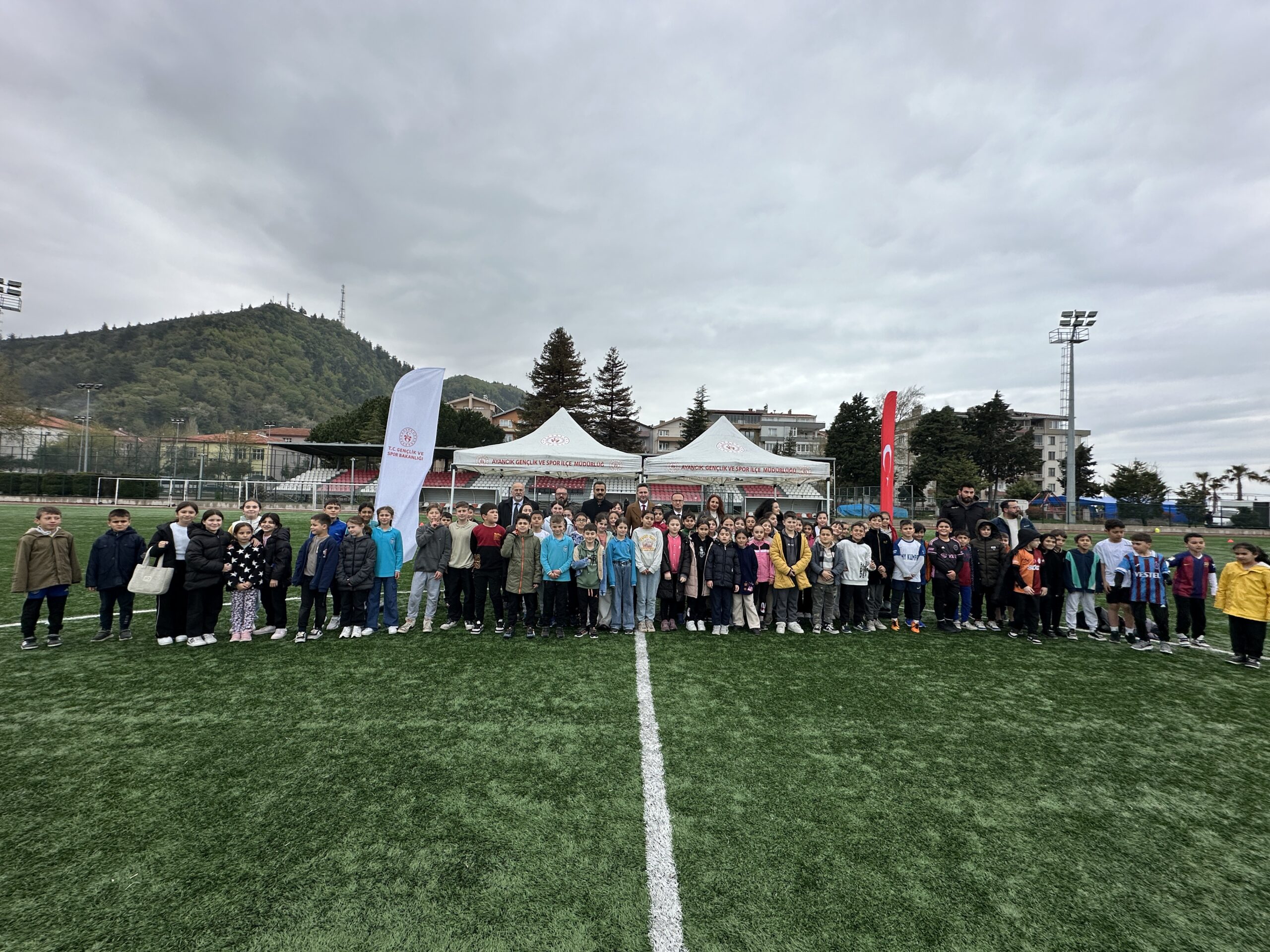 Ayancık’ta Okullar Arası Atletizm Turnuvası Gerçekleştirildi