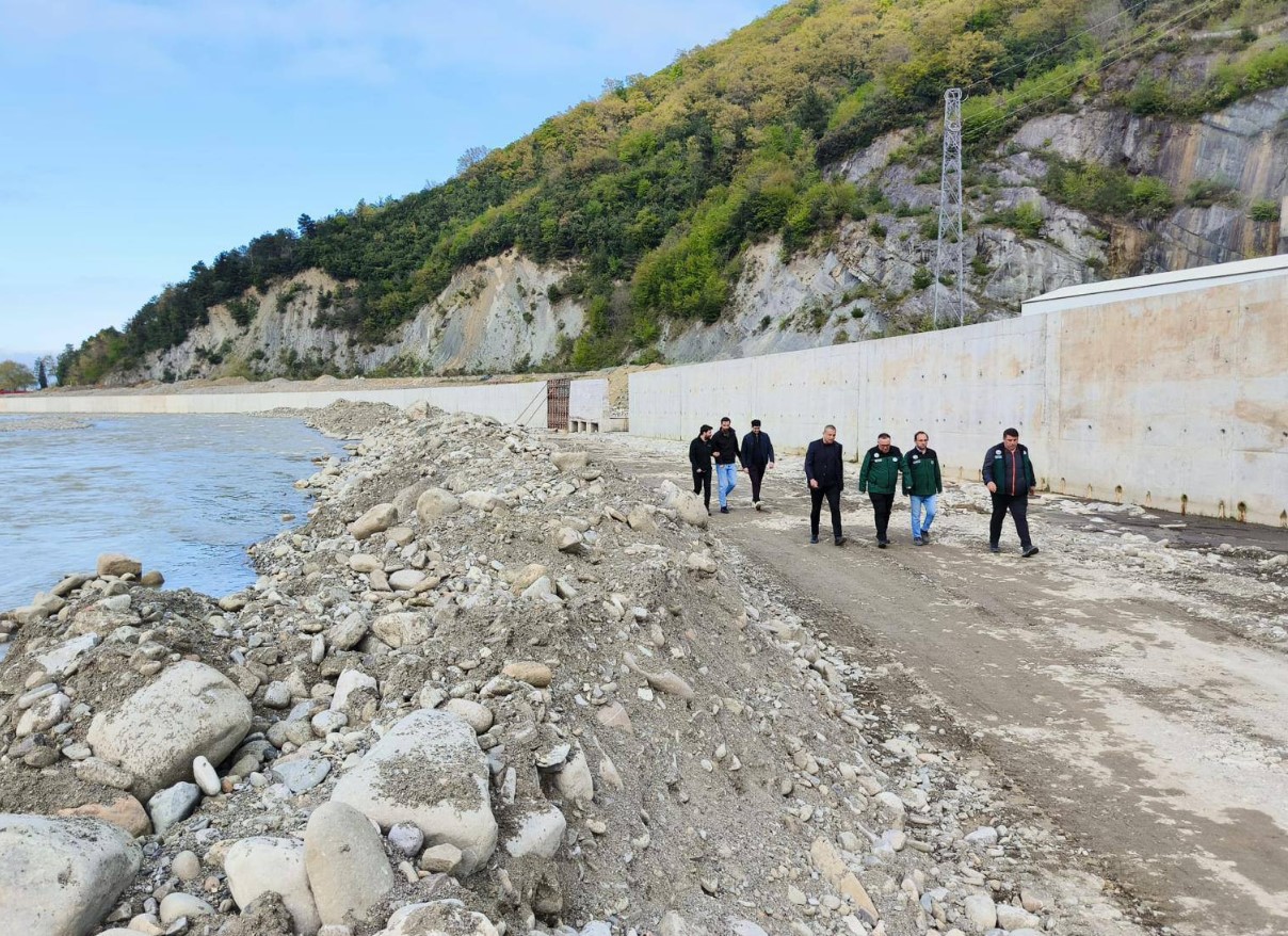 Ayancık Çayı'ndaki Islah Çalışmaları Devam Ediyor